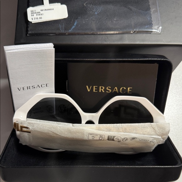 Versace Women's Black and White Sunglasses 💯 Authentic - Picture 6 of 7